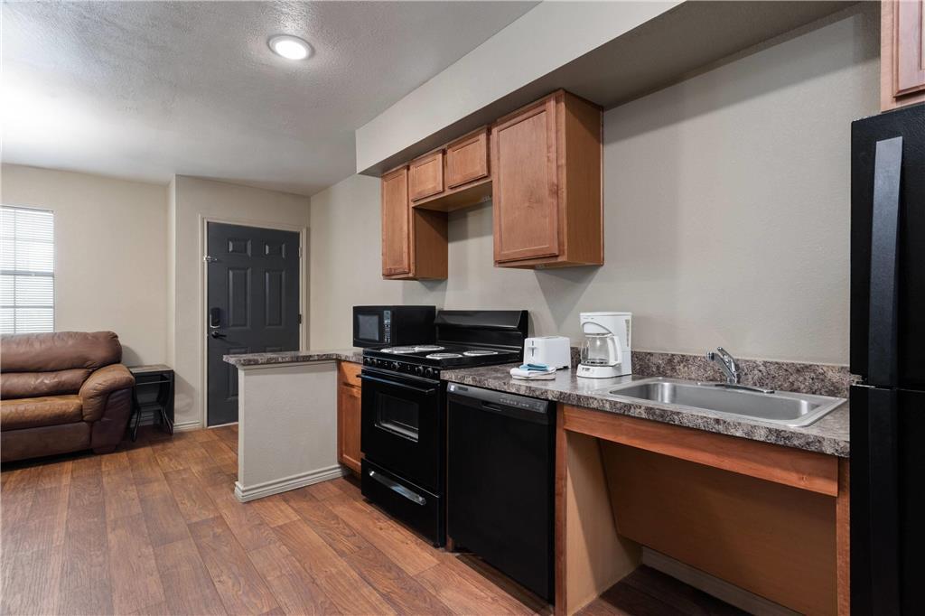 Eagle'S Den Suites Big Spring A Travelodge By Wyndham Room photo