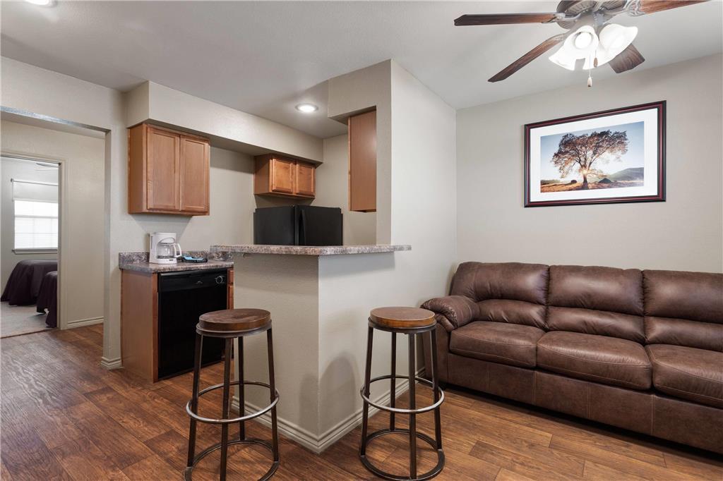 Eagle'S Den Suites Big Spring A Travelodge By Wyndham Room photo